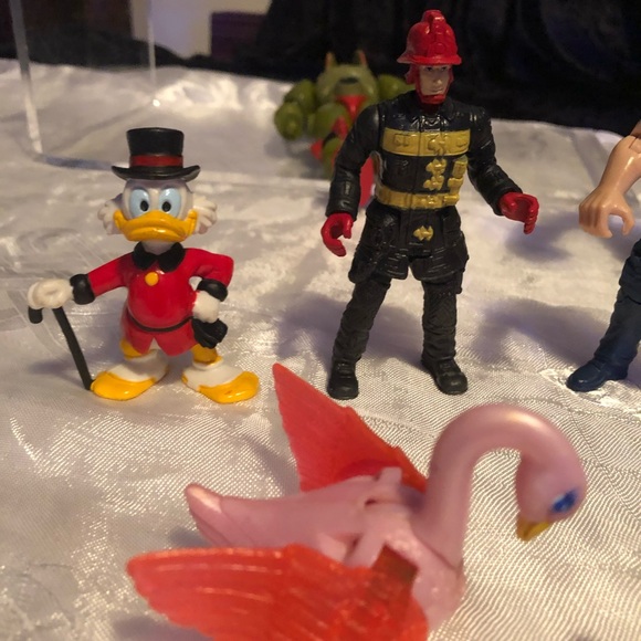 Teenage mutant ninja turtles & some Disney toys - Picture 8 of 8